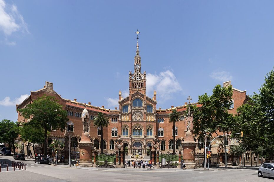 1280px-Hospital_Sant_Pau,_main_facade 1280px-Hospital_Sant_Pau,_main_facade